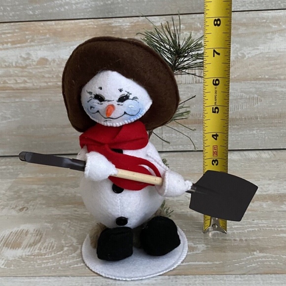 Annalee Snowman Doll Figure Christmas Rustic Pine 9" Snow Shovel Pine Tree 2020 - Picture 6 of 9